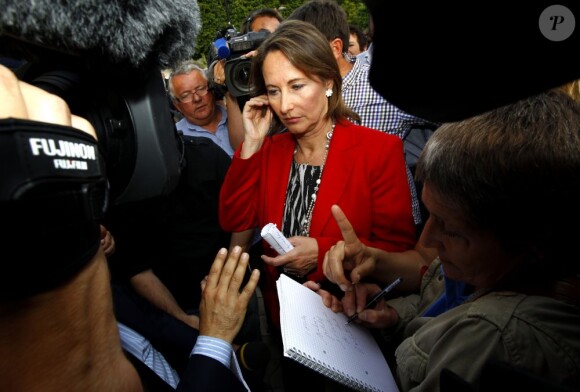 Ségolène Royal annonce sa défaite du deuxième tour des législatives, à La Rochelle, le 17 juin 2012.