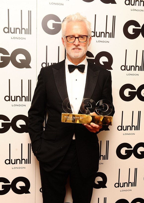 L'acteur et star de Mad Men John Slattery pose avec son award d'International Man of the Year lors des GQ Men Of The Year Awards 2012. Londres, le 4 septembre 2012.