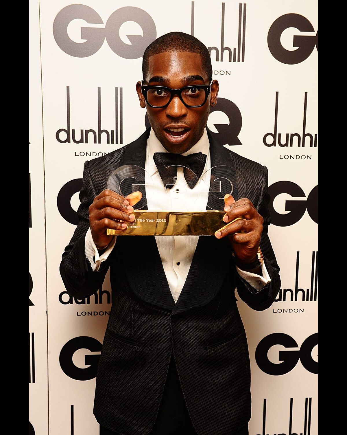 Photo : Tinie Tempah pose avec son award d'Artiste de l'Année lors des