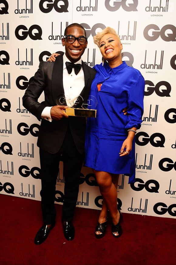 Le rappeur Tinie Tempah tout sourire avec Emeli Sandé qui lui remettait l'award d'Artiste de l'Année lors des GQ Men Of The Year Awards 2012 à la Royal Opera House. Londres, le 4 septembre 2012.