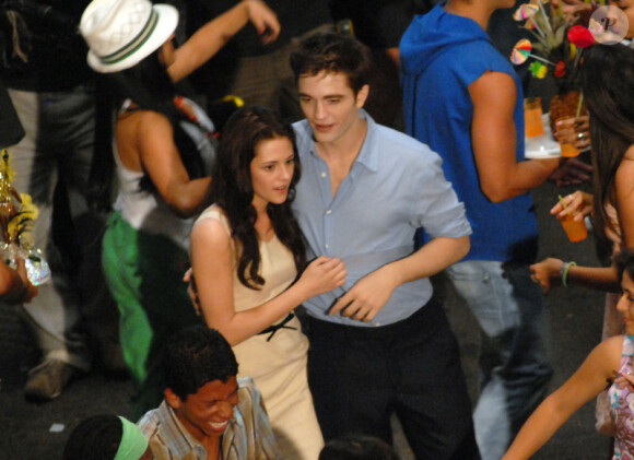 Kristen Stewart et Robert Pattinson sur le tournage de Twilight en novembre 2010