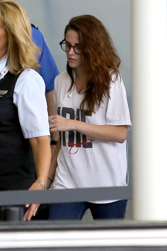Kristen Stewart, 22 ans, à l'aéroport de Los Angeles le 5 septembre 2012. Elle s'envole vers le Canada pour présenter le film Sur la route au festival de Toronto.