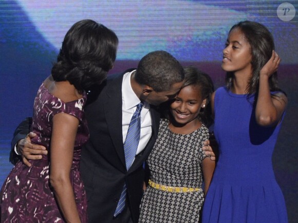 Sasha, Malia, Michelle et Barack Obama unis lors de la convention nationale du Parti démocrate au Times Warner Cable Arena de Charlotte le 6 septembre 2012