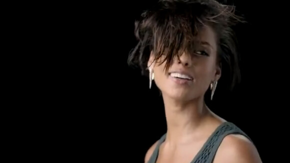 Alicia Keys : Déchaînée et magnifique pour Reebok, une Girl on fire !
