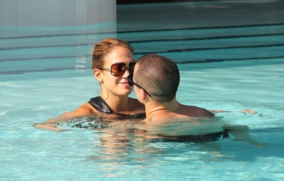 Très amoureux, Jennifer Lopez en vacances à Miami avec son chéri Casper Smart le 1er septembre 2012