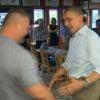 Barack Obama se rend dans une pizzeria de Floride, le dimanche 9 septembre 2012 dans le cadre de sa campagne à l'élection présidentielle.