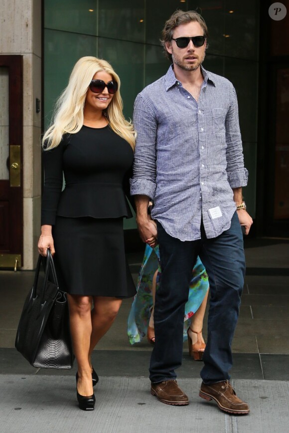 Jessica Simpson et son fiancé Eric Johnson quitte le Cafe Fiorello à New York City. Le 10 septembre 2012.