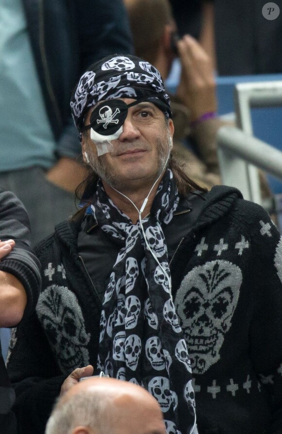 Francis Lalanne, pirate habité et supporter de l'équipe de France (12 septembre 2012 à Saint-Denis au Stade de France)