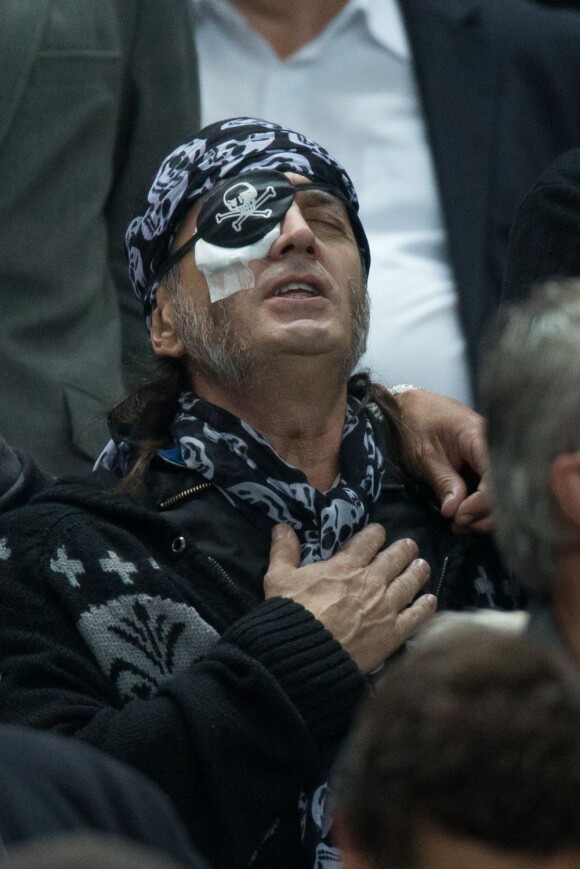 Francis Lalanne, pirate habité et supporter de l'équipe de France le 12 septembre 2012 à Saint-Denis au Stade de France