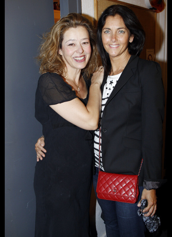 Charlotte Kady et Cristiana Reali à la première de la pièce Anne Frank au Théâtre Rive Gauche à Paris, le 11 septembre 2012.