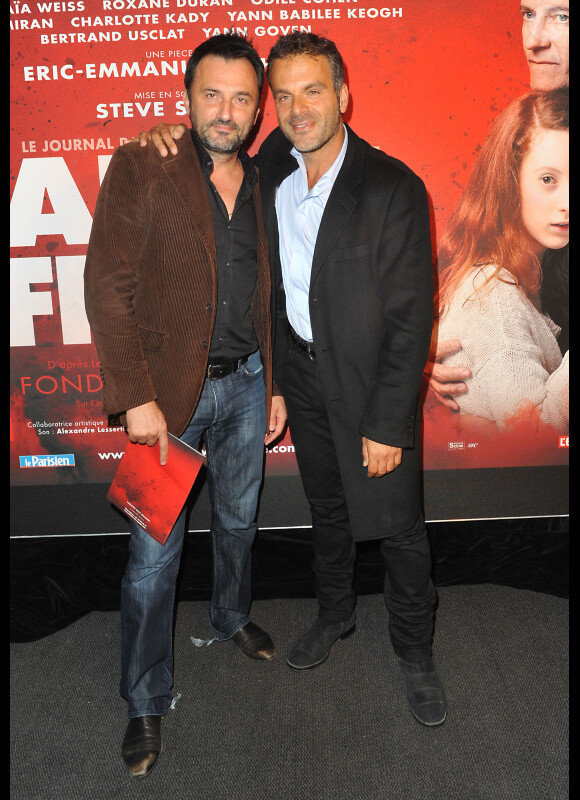 Frédéric Lopez et Steve Suissa à la première de la pièce Anne Frank au Théâtre Rive Gauche à Paris, le 11 septembre 2012.