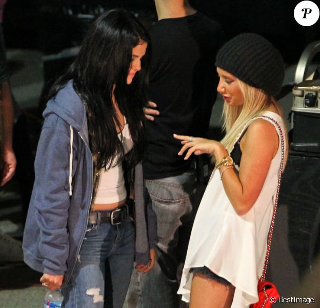Selena Gomez et son amie Ashley Tisdale sur le tournage de The Gateway, à Atlanta, le vendredi 14 septembre 2012.