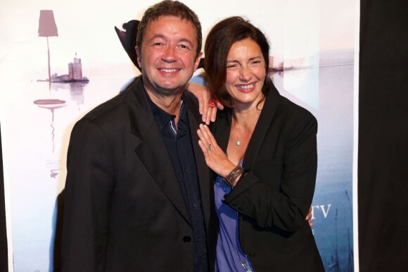 Valérie Karsenti et Frédéric Bouraly lors de la cérémonie de cloture du festival de fiction TV de La Rochelle. 15 septembre 2012