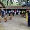 Le prince William et son épouse Kate ont assisté à des danses, chants et musiques traditionnels lors de la visite d'un village culturel à Honiara dans les Iles Salomon le 17 septembre 2012