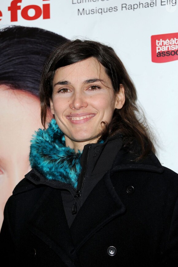 Églantine Emété à la première de Sophia Aram au Palais Des Glaces. Paris, le 5 janvier 2012.