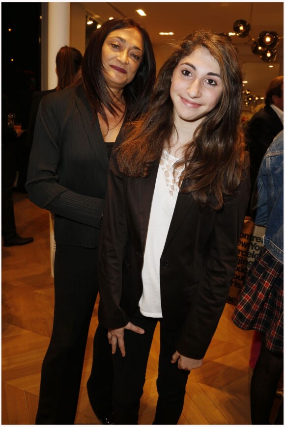 La maman et la soeur d'Elisa Sednaoui sont venues soutenir la star à la soirée Gerard Darel à Paris le 18 septembre 2012