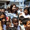La princesse Mary de Danemark dans une favela de Rio de Janeiro le 18 septembre 2012, en visite au Brésil.