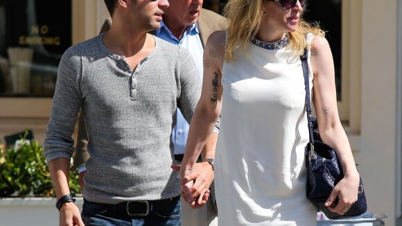 Courtney Love, main dans la main avec un inconnu : Un nouvel amoureux ?