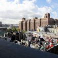  Romain Duris tourne  Casse-tête chinois  sur le toit d'un immeuble de Chinatown à New York, le 20 septembre 2012. 