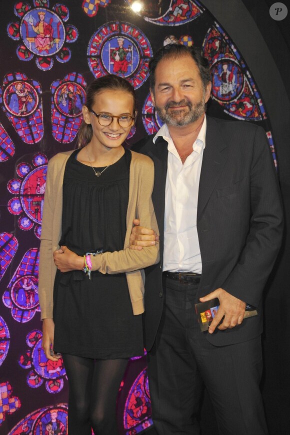 Denis Olivennes et sa belle-fille Violette d'Urso à la première de Sister Act au Théâtre Mogador, à Paris, le 20 septembre 2012.