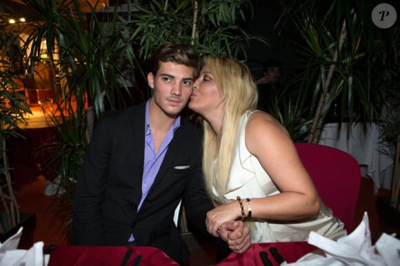 Loana et Michael Champion, ex de Paris Hilton : collés-serrés lors de la soirée organisée par Massimo Gargia au salon des antiquaires à Paris le 22 septembre 2012