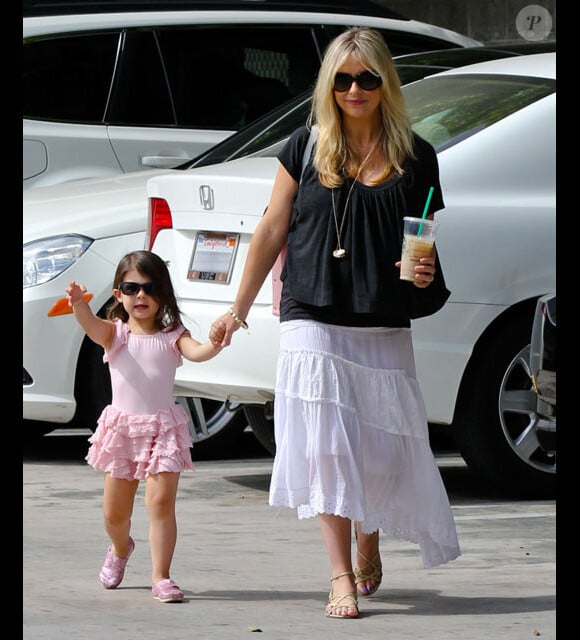 Sarah Michelle Gellar enceinte et sa fille Charlotte Grace en août 2012 à Los Angeles
