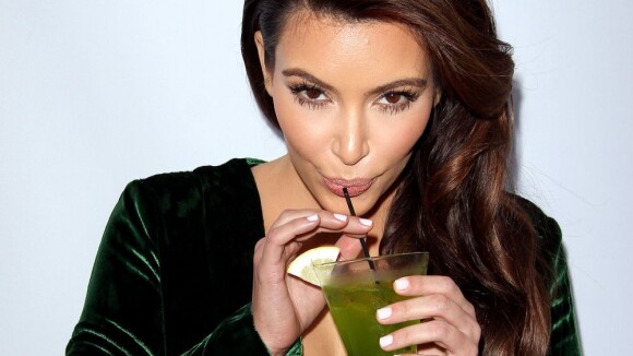Kim Kardashian : Ultrasexy pour une soirée beauté, avec son inévitable maman !