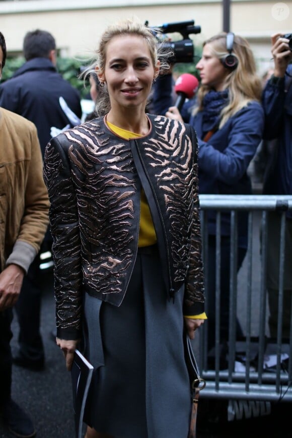 Alexandra Golovanoff arrive au défilé Balenciaga printemps-été 2013. Paris, le 27 septembre 2012.