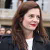 La ravissante Chiara Mastroianni arrive au défilé Balenciaga printemps-été 2013 à Paris. Le 27 septembre 2012.