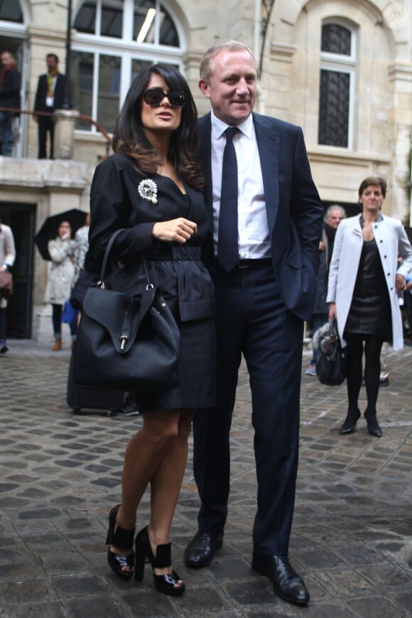 Salma Hayek et son mari Francois-Henri Pinault arrivent au défilé Balenciaga printemps-été 2013. Paris, le 27 septembre 2012.