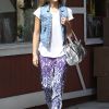 Jessica Alba accompagnée de sa fille Honor pour une virée shopping dans les beaux quartiers de Los Angeles. Septembre 2012