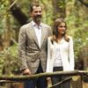 Le prince Felipe et la princesse Letizia d'Espagne en visite au Parc national de Garanojay sur l'île de La Gomera, dans les Canaries, le 27 septembre 2012 à l'occasion de la Journée mondiale du tourisme.