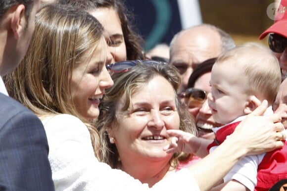 La princesse Letizia et le prince Felipe d'Espagne en déplacement sur l'île de La Gomera, dans les Canaries, le 27 septembre 2012 à l'occasion de la Journée mondiale du tourisme.