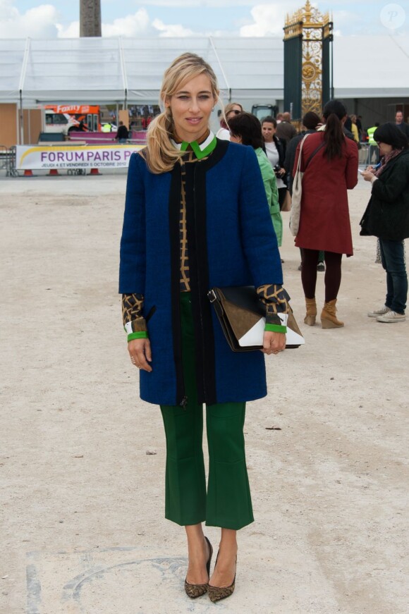 Alexandra Golovanoff arrive au jardin des Tuileries pour assister au défilé Viktor & Rolf printemps-été 2013. Paris, le 29 septembre 2012.