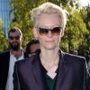 Tilda Swinton arrive à Bercy pour assister au défilé printemps-été 2013 d'Haider Ackermann. Paris, le 29 septembre 2012.