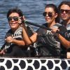 Kim Kardashian et sa mère en pleine course de bateau pendant le South Florida Dragon Boat Festival au Haulover Park. Miami, le 29 septembre 2012.
