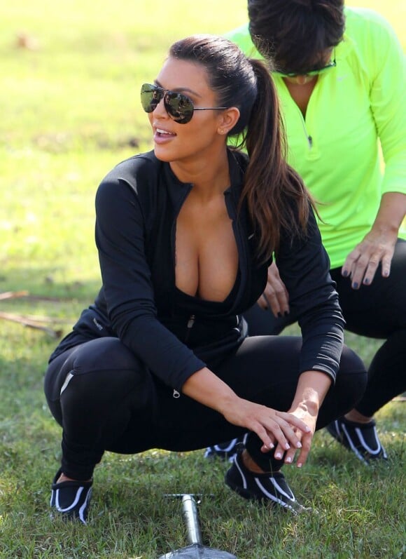 Kim Kardashian, ultra sexy au Haulover Park lors du South Florida Dragon Boat Festival. Miami, le 29 septembre 2012.