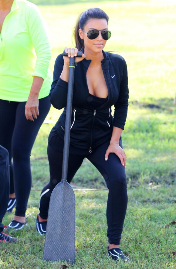 Kim Kardashian, ultra sexy au Haulover Park lors du South Florida Dragon Boat Festival. Miami, le 29 septembre 2012.