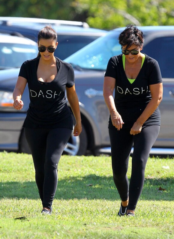 Kim Kardashian et sa mère Kris Jenner représentent DASH, nom de leur ligne de vêtements. Miami, le 29 septembre 2012.