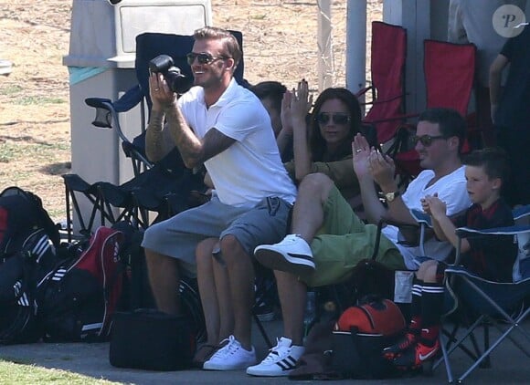 Exclusif - David et Victoria Beckham regardent leurs enfants Brooklyn et Romeo jouer au football a Brentwood, le 23 septembre 2012.