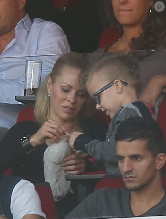 Helena Zeger, compagne de Zlatan Ibrahimovic et ses enfants, Vincent et Maximilian lors du match du PSG face à Sochaux le samedi 29 septembre 2012