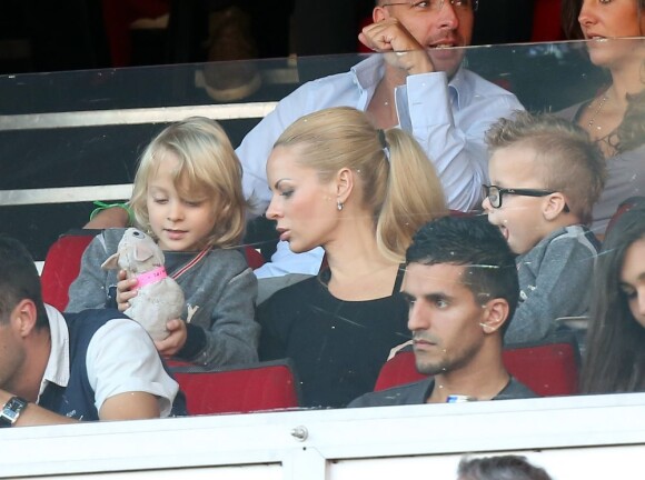 Helena Zeger, compagne de Zlatan Ibrahimovic et ses enfants, Maximilian et Vincent lors du match du PSG face à Sochaux le samedi 29 septembre 2012
