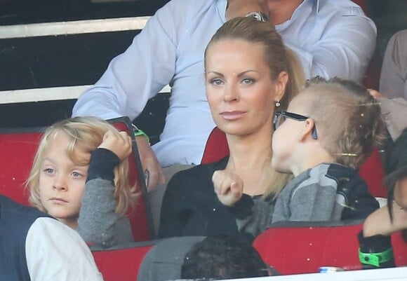 Helena Zeger et ses deux enfants, Maximilian et Vincent lors du match du PSG face à Sochaux le samedi 29 septembre 2012