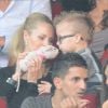 Helena Seger et ses enfants Maximilian et Vincent lors du match de son compagnon Zlatan Ibrahimovic avec le PSG face à Sochaux le 29 septembre 2012 au Parc des Princes à Paris