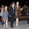 La princesse Charlene de Monaco arrivant avec Peter Kriemler au dîner Akris lors de la Fashion Week de Paris, le 30 septembre 2012