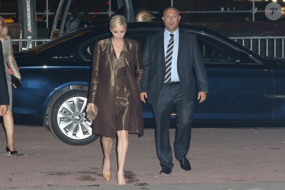 La princesse Charlene de Monaco arrivant au dîner Akris lors de la Fashion Week de Paris, le 30 septembre 2012