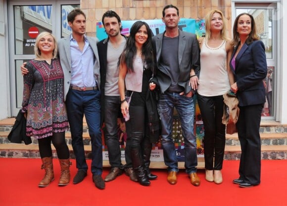 Fabienne Carat avec les acteurs de la nouvelle série télévisée Riviera, au festival "Les Herault de la Télé" au Cap d'Agde, le 28 Septembre 2012.