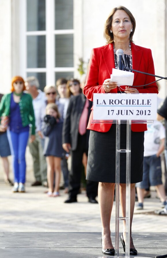 Ségolène Royal annonce sa défaite du deuxième tour des législatives, à La Rochelle, le 17 juin 2012.
