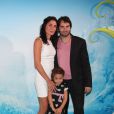 Christophe Dominici avec sa femme Lorette et leur petite fille Kiara lors de l'avant première de Clochette et Le Secret Des Fées au Gaumont Marignan de Paris le 2 octobre 2012