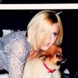 Photo de Geri Halliwell avec un chien postée sur sa page Facebook officielle.